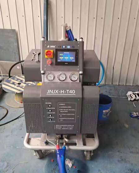 T40硬泡聚氨酯噴涂大包多少錢(qián)一平方(圖2) T40聚氨酯噴涂發(fā)泡機(jī)